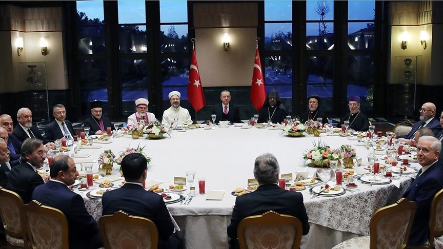 Turkish president hosts religious minority group representatives at iftar dinner